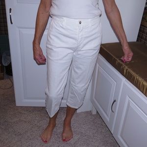 NYDJ CAPRI'S SIZE 8 88% COTTON AND 12 % SPANDEX